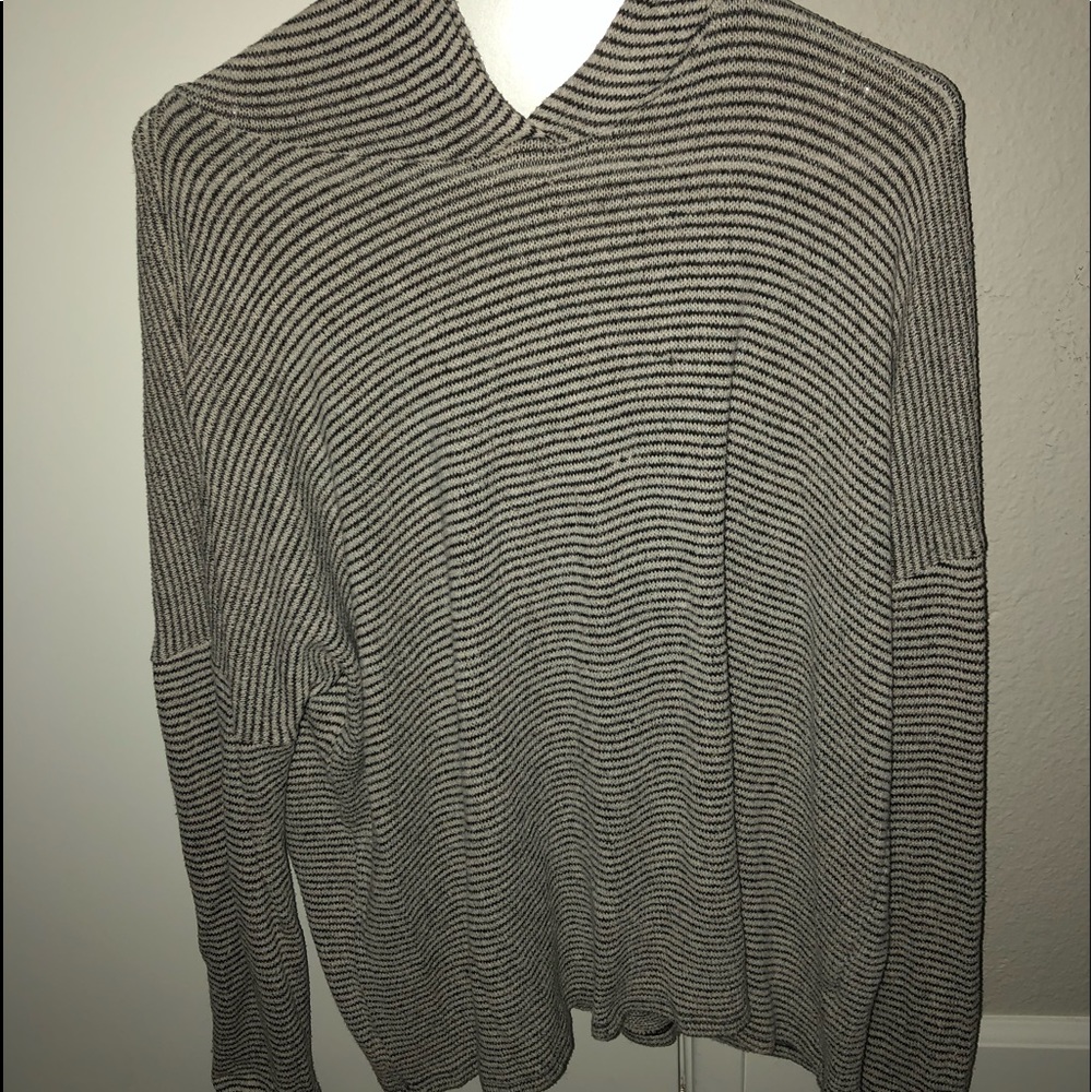 Light weight sweater